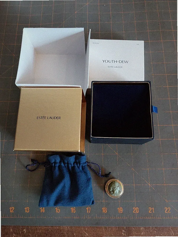 2006 ESTEE LAUDER Solid Perfume Compact YOUTH DEW Green Lady Profile CAMEO RARE