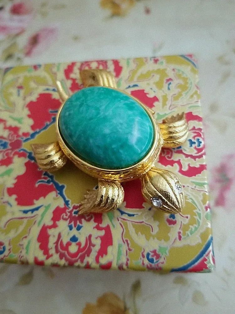 Avon Gold Tone Sea Turtle Mottled Green Back Solid Perfume Holder Compact Empty