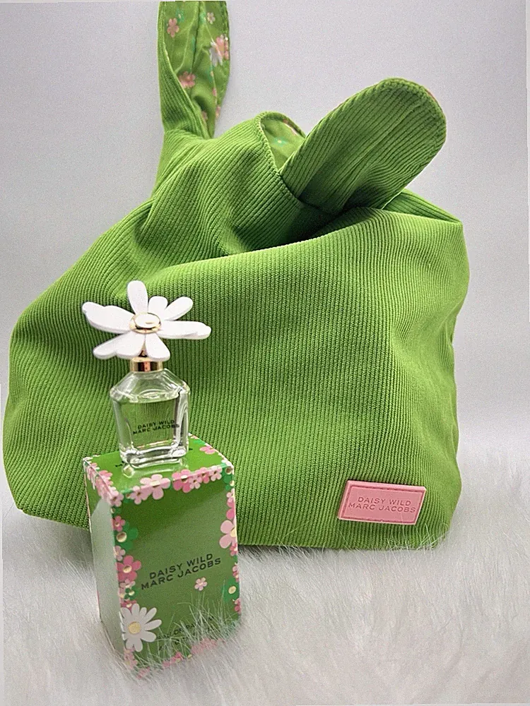 Marc Jacobs Daisy Wild Bundle Mini Perfume 4ml + Green Gift Pouch Bag Set BN